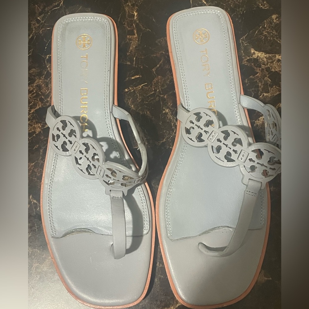 TORY BURCH Tiny Miller Medallion Logo Leather Wedge Thong Sandals Sz 11